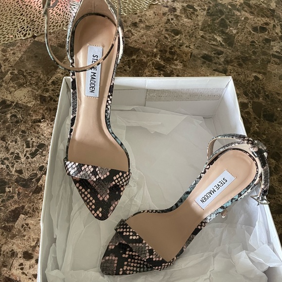 Steve Madden heels size 6 - Picture 3 of 4